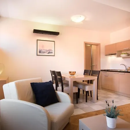 Apartment Aci Marina Cres Exterior photo