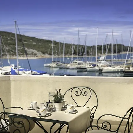 Apartment Aci Marina Cres Exterior photo