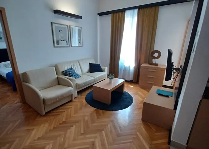 Apartment Aci Marina Cres