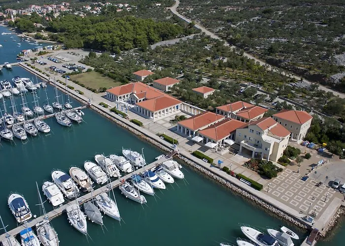 Apartment Aci Marina Cres