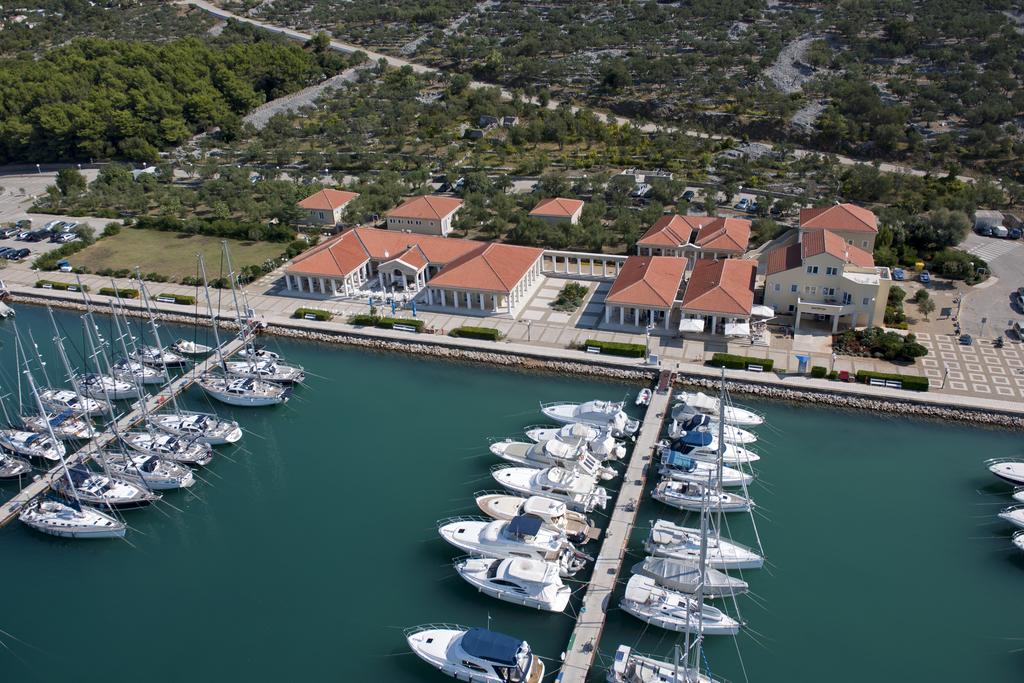 Apartment Aci Marina Cres