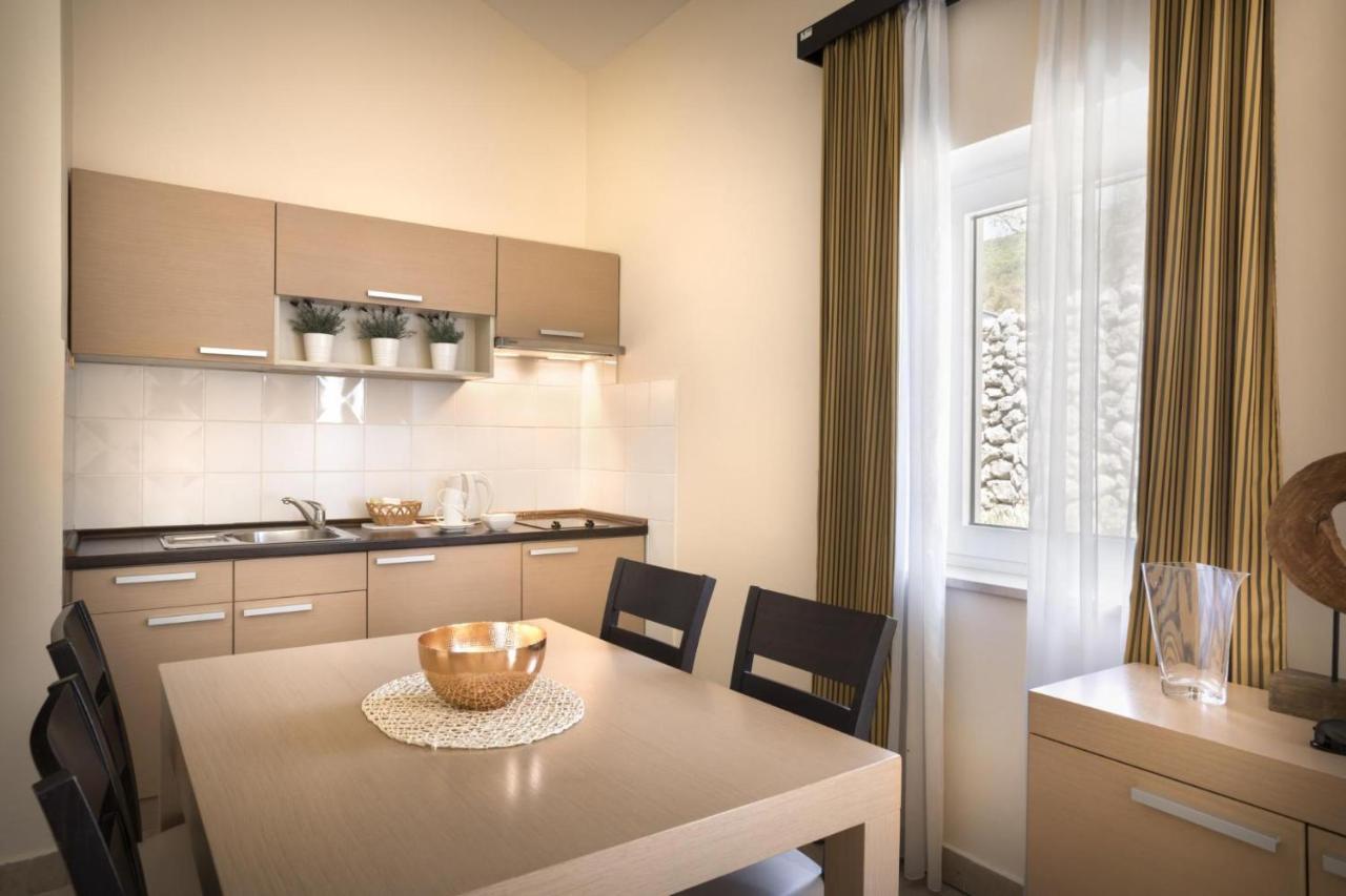 Apartment Aci Marina Cres